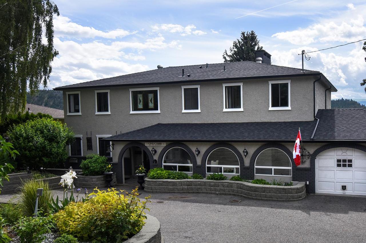 A Touch Of English B&B Kelowna Exterior foto