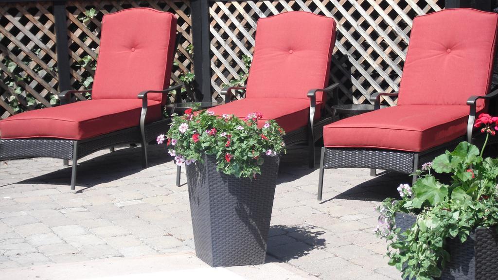 A Touch Of English B&B Kelowna Exterior foto